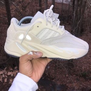 Yeezy 700 Analog
